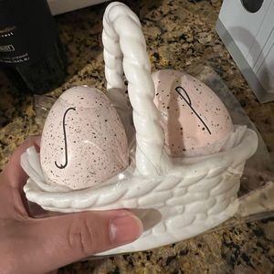 Rae Dunn Salt an Pepper shakers